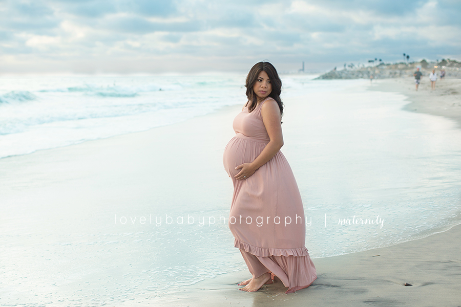 10-beach-carlsbad-maternity-photographer